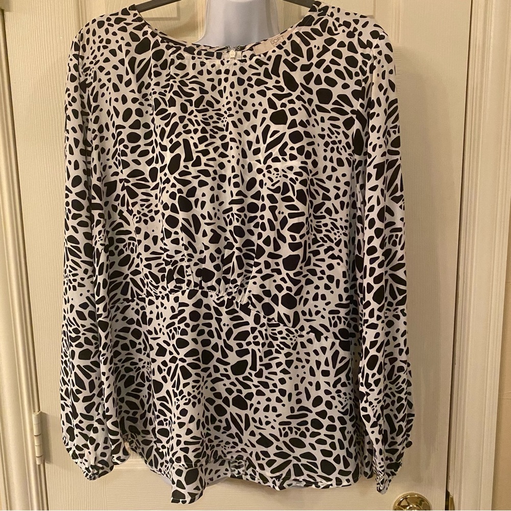 LOFT Plus black and white top